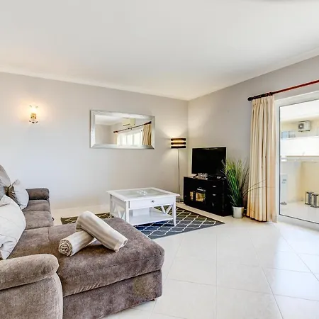 2 Bedroom With Pool In Marachique, דירה *