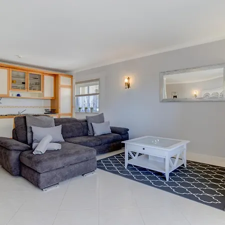 2 Bedroom With Pool In Marachique, Appartement Alvor