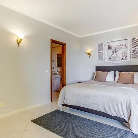 2 Bedroom With Pool In Marachique, * Alvor